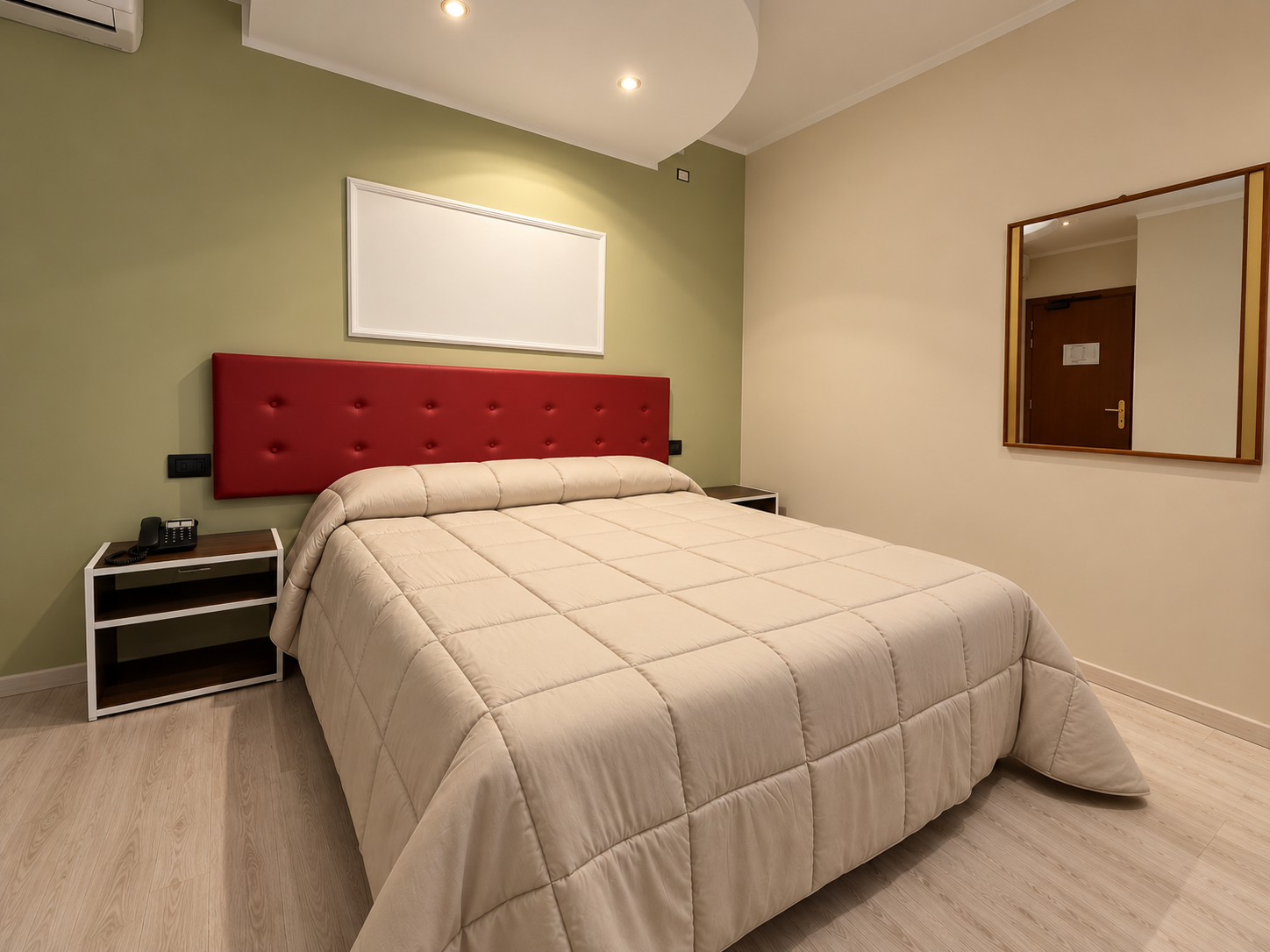 Camera da letto moderna senza finestra